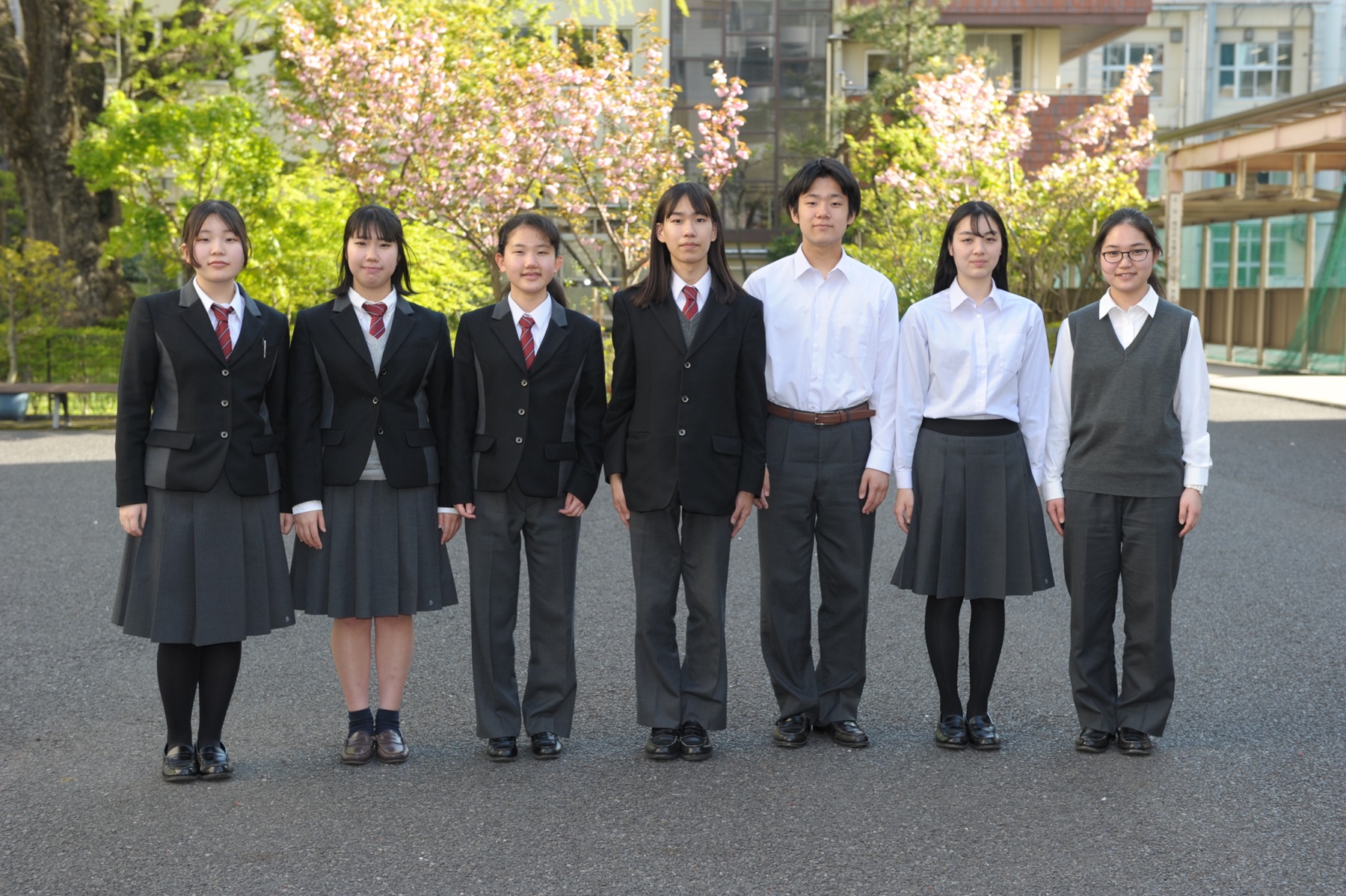 忍岡高等学校の制服